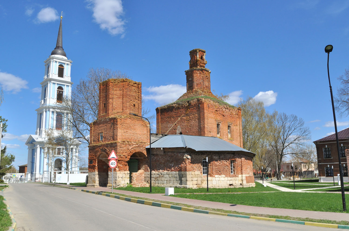 Южный фасад, 5 мая 2022