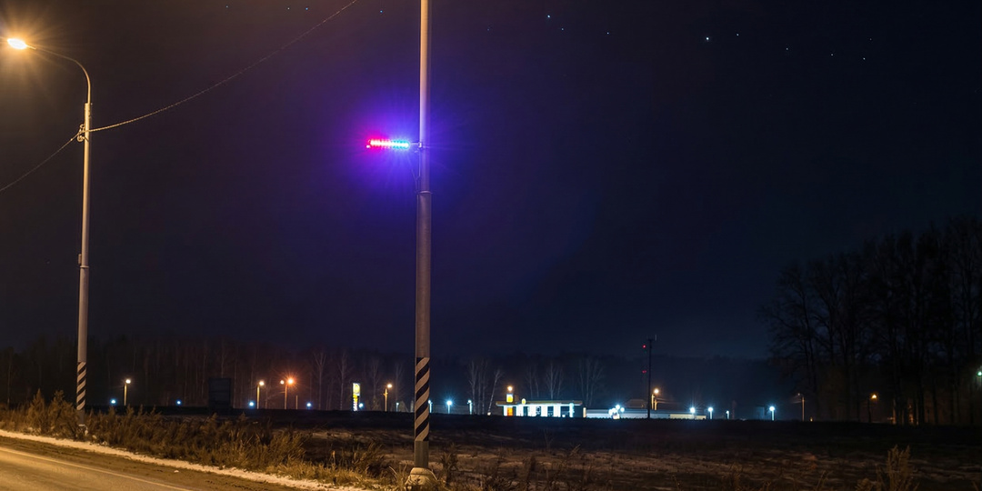 Красно-синие мигалки на столбах: что означают и почему их не стоит игнорировать