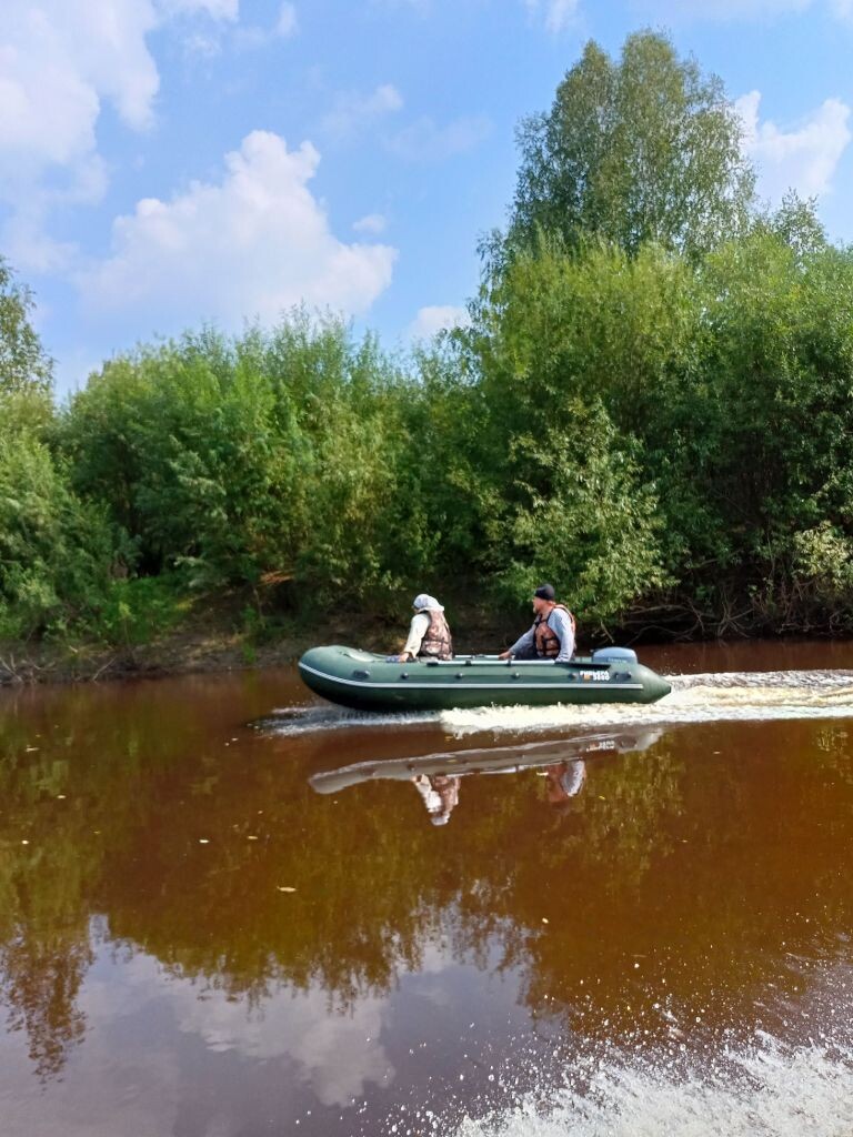 Отец Сергий (Черкасов) сплавляется по реке Таре