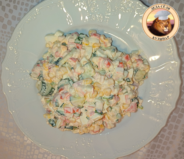 Салат из крабовых палочек.