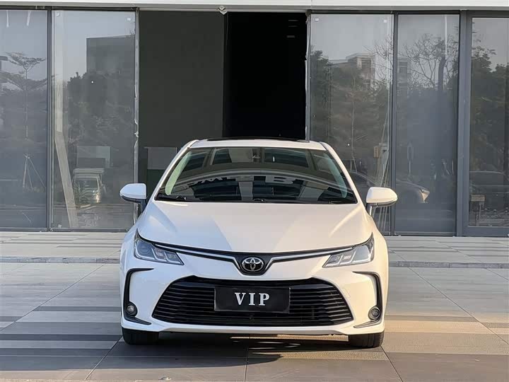 смотрите фото-Toyota Corolla 