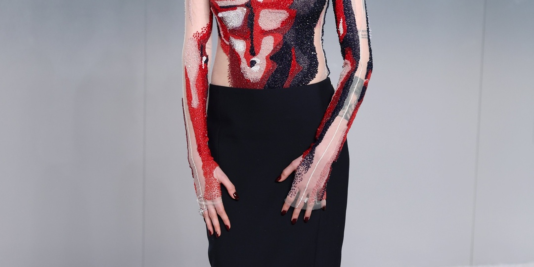 Vanity Fair 2026: разрисованная Кара Делевинь, золотая Ким Кардашьян и вечно молодая Вера Вонг