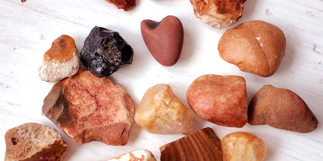 Рыжики разных подмосковных пород. Энергетический набор-5 от Камнеискателя: камни, к которым тянет