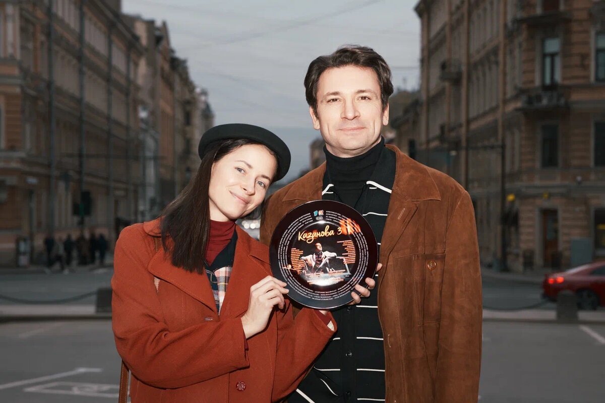 Марина Ворожищева в роли Леры и Антон Хабаров в роли Игоря Апрельцева на съемочной площадке сериала «Казанова. Возвращение»