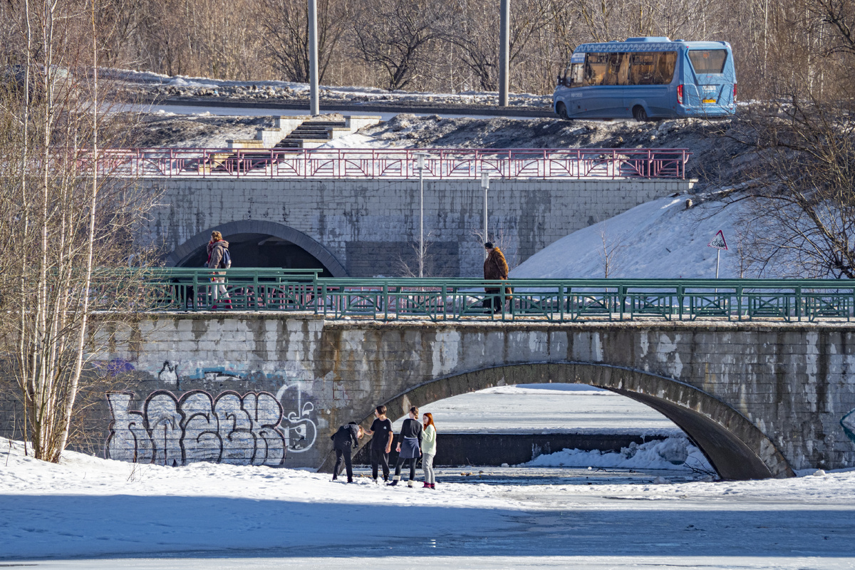   Погода Москва солнце снег тепло люди ГЛ
