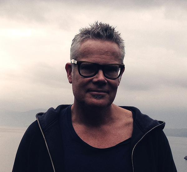 Андерс Волльбек — шведский композитор и музыкальный продюсер, также известный под псевдонимом Nuzak. В течение 1990-х и 2000-х годов работал с Александром Бардом над проектами Army Of Lovers, Vacuum и Alcazar