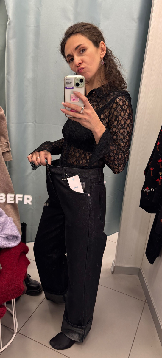 Фото не про рекламу похудения, а про мои тщетные попытки найти джинсы по размеру в масс-маркете. Самый маленький размер мне велик на два, примерно))