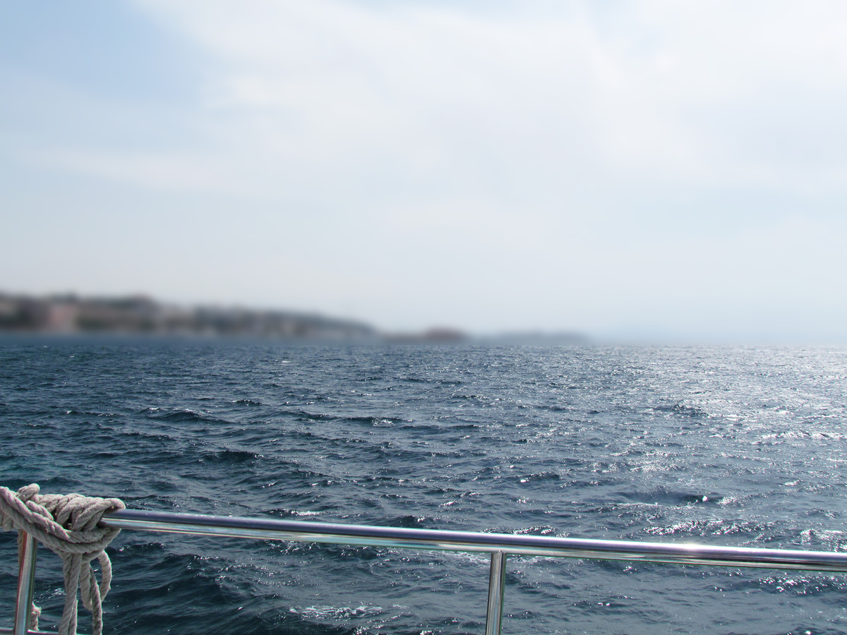 Попутность — это не свойство ветра, это отношение между направлением ветра и направлением корабля. (Фото из личного архива)