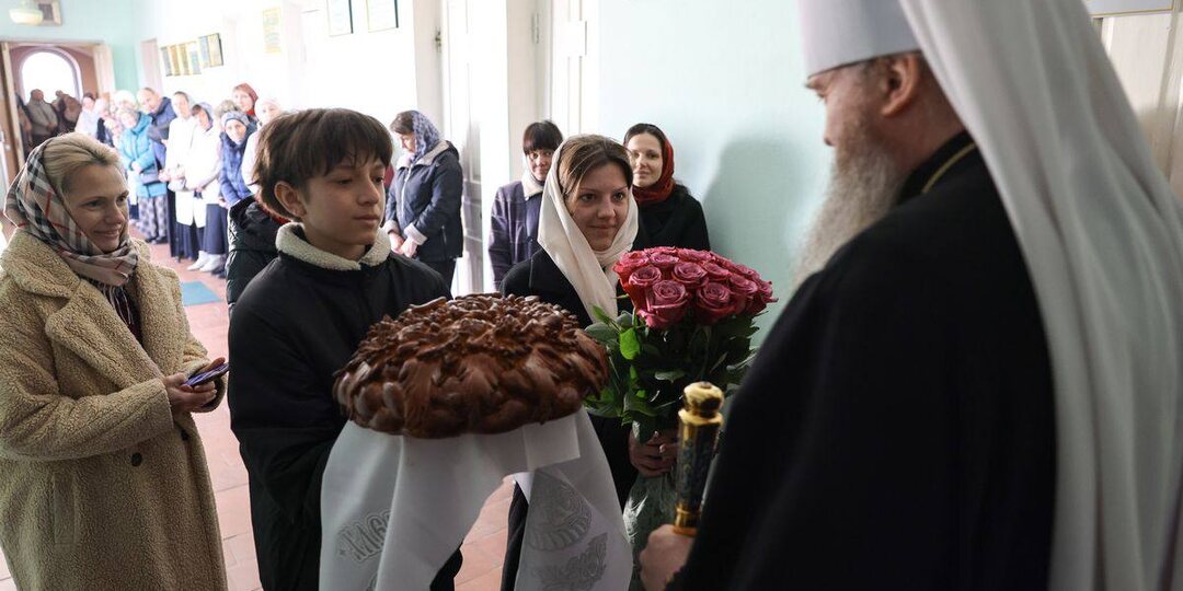 15 марта, в Неделю третью Великого поста, Крестопоклонную, Высокопреосвященнейший Пантелеимон, митрополит Луганский и Алчевский, совершил