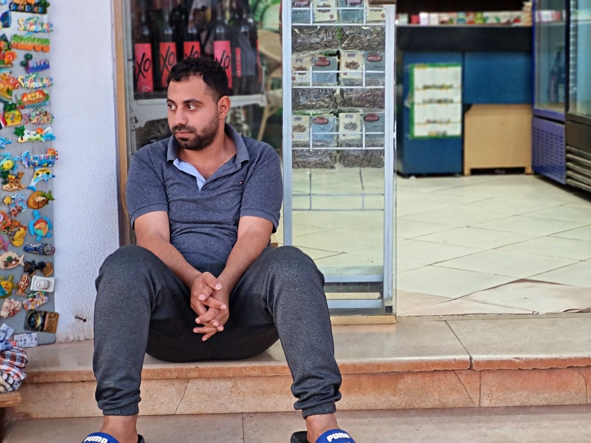 Торговец на улице. Отстраненный взгляд