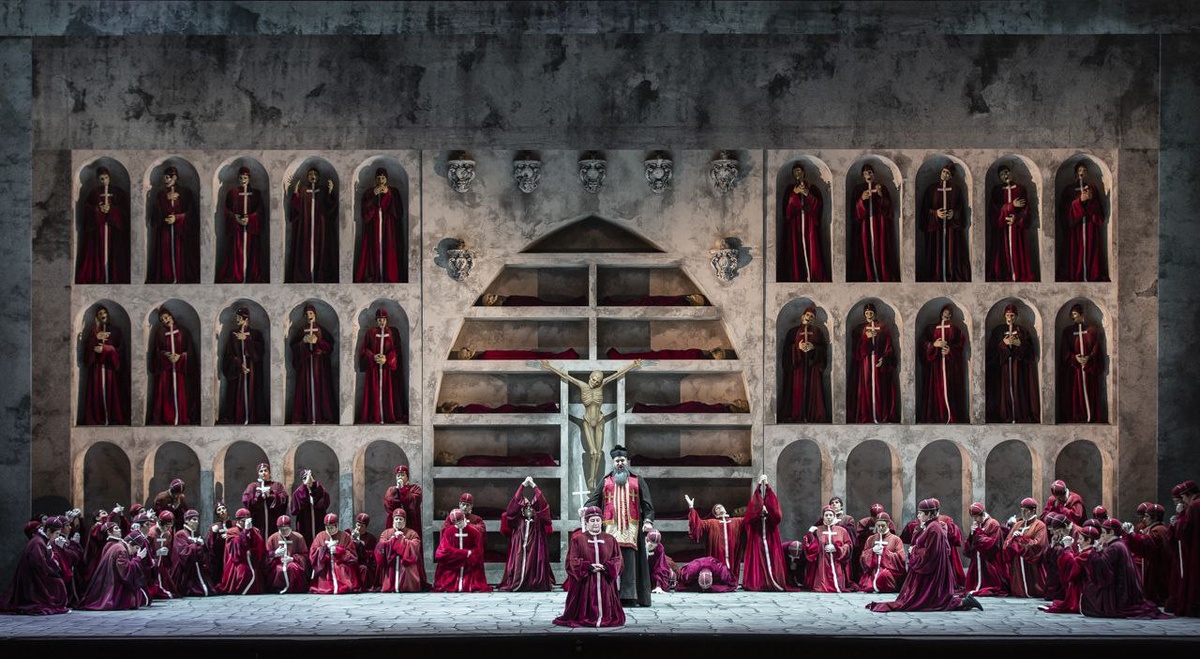 Фрагмент из оперы "Огненный ангел" в театре Рима, фотография из открытых источников Яндекса 