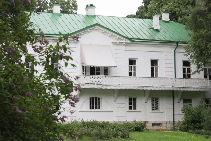     Дом писателя Льва Толстого в музее-усадьбе "Ясная Поляна" в Тульской области. © РИА Новости. Виталий Белоусов
