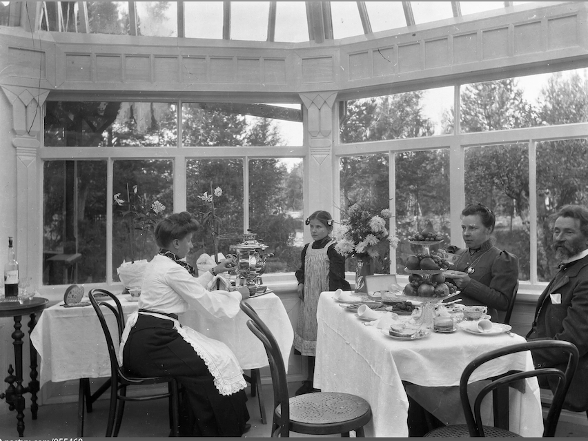 На веранде в "Пенатах". Из собрания ГИМ