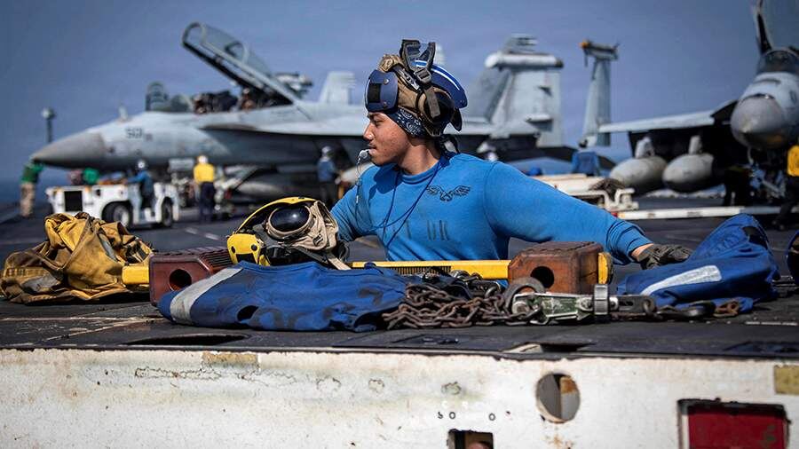    Фото: U.S. Navy/Mass Communication Specialist Seaman Aljay Monzales/Handout via REUTERS