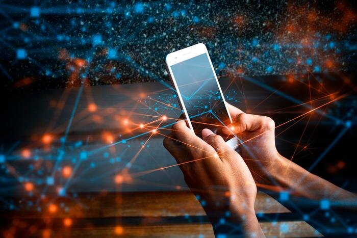 «Белый список» РКН: какие сайты работают при ограничении мобильного интернета. Обложка © Shutterstock / FOTODOM / issaro prakalung