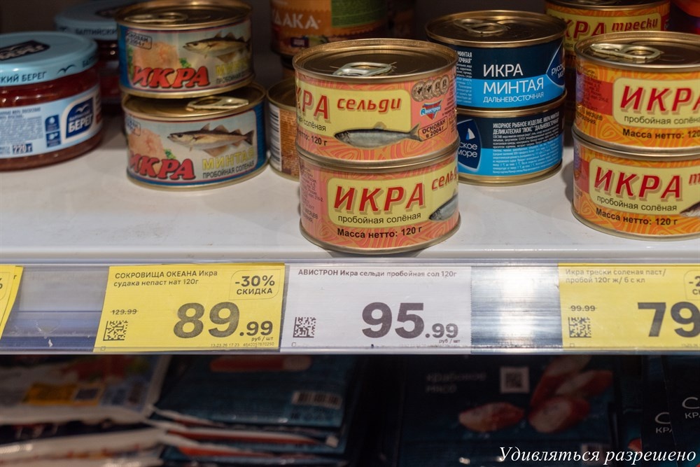 на полке в магазине