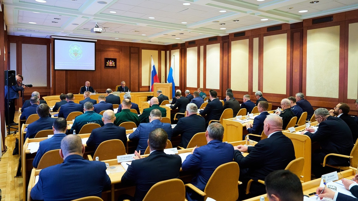    Югра к сезонным вызовам готова - безопасность региона обсудили на выездном совещании