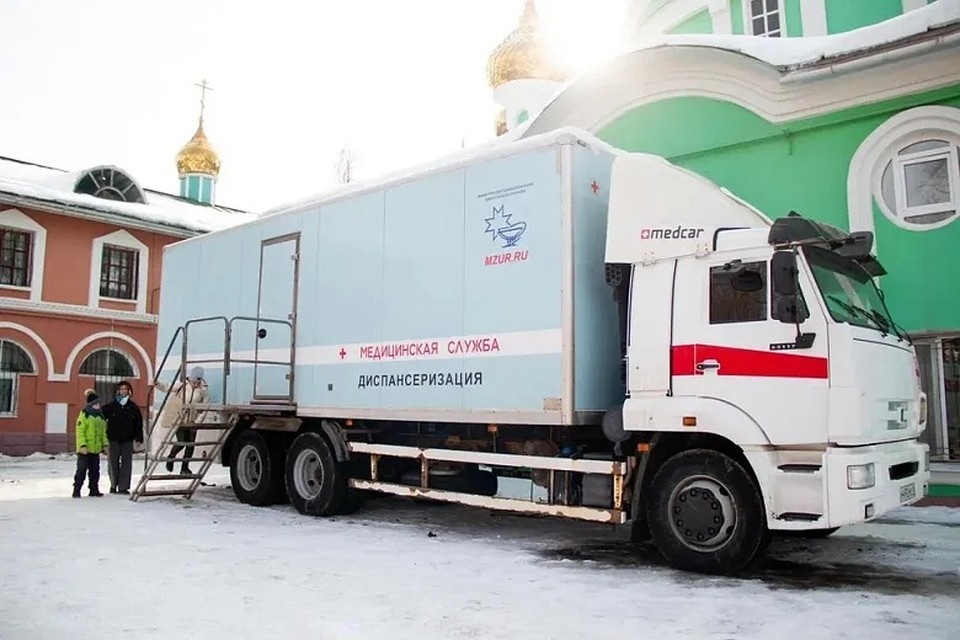    Фургон прямо возле храма. Фото: Данил Иванов