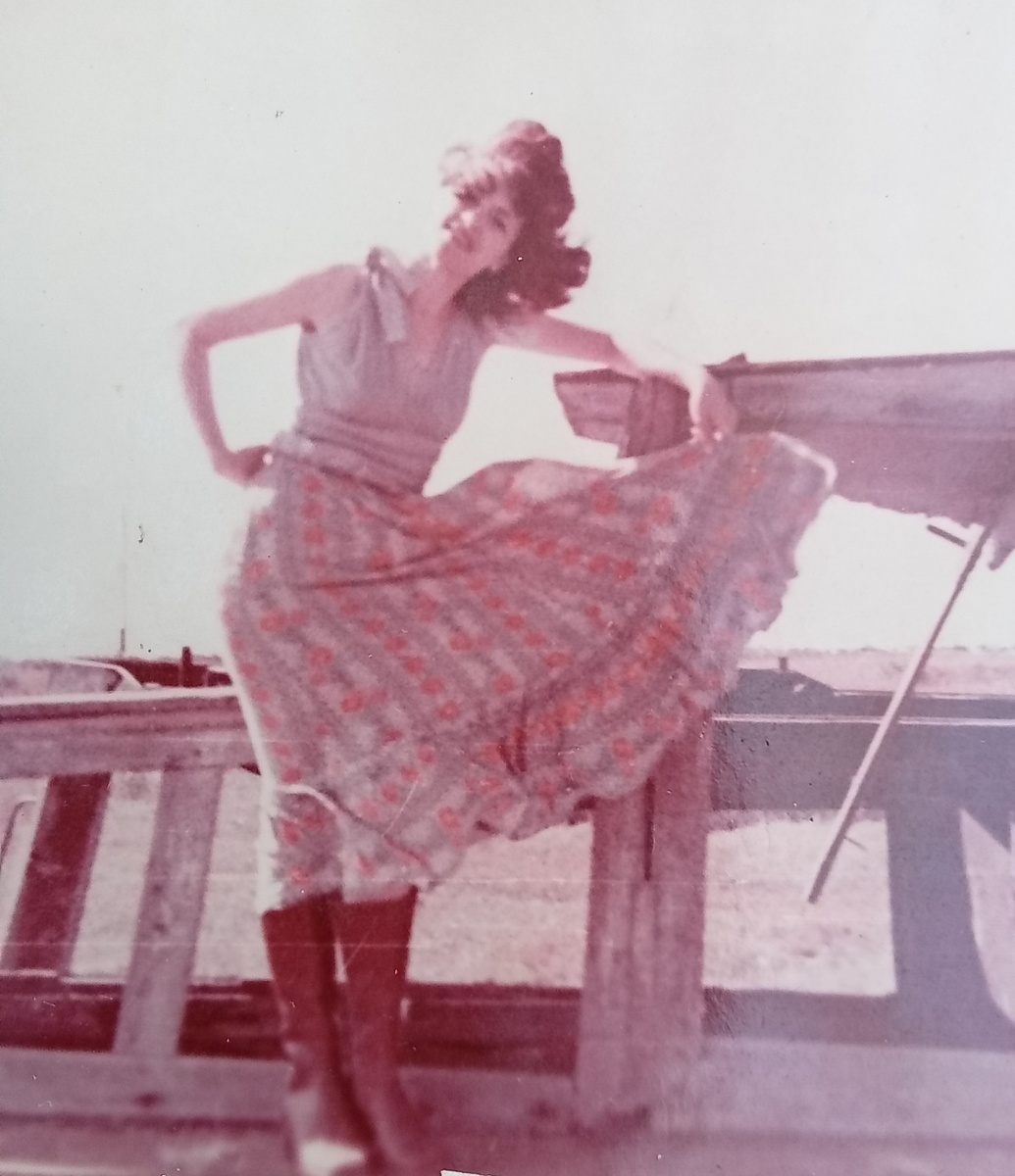 Вот я стою на останках столетнего дебаркадера..А