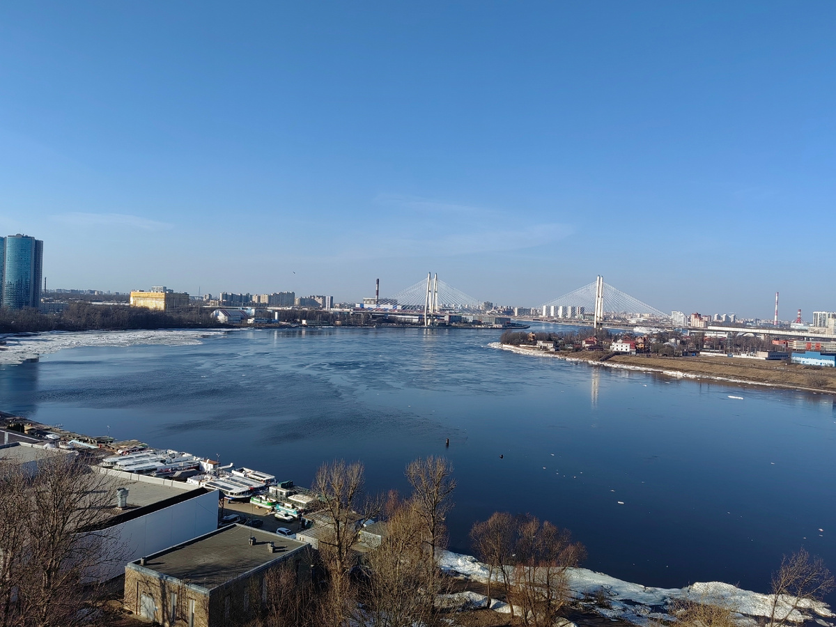 Лед с реки уже сошел