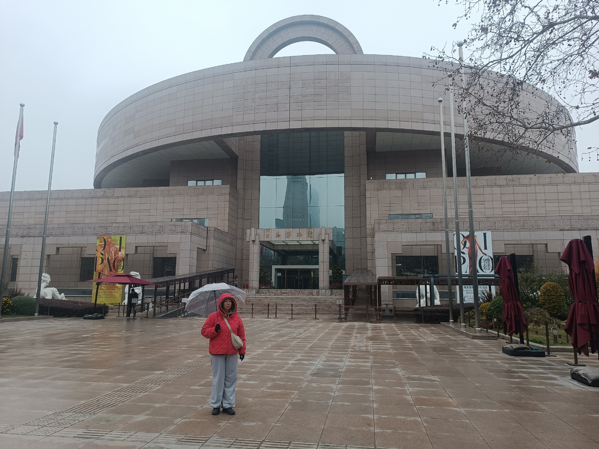 Главный вход, куда привозят автобусы экскурсантов. 5 фото