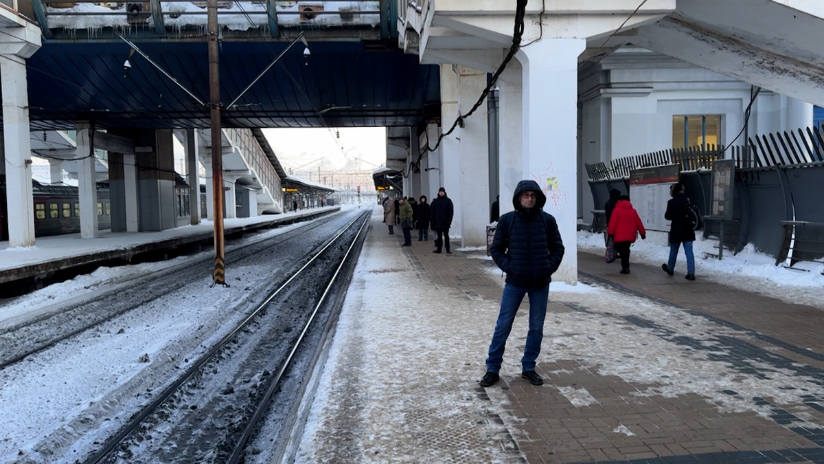    HD Москва зима вокзал станци МЦД электричка перрон