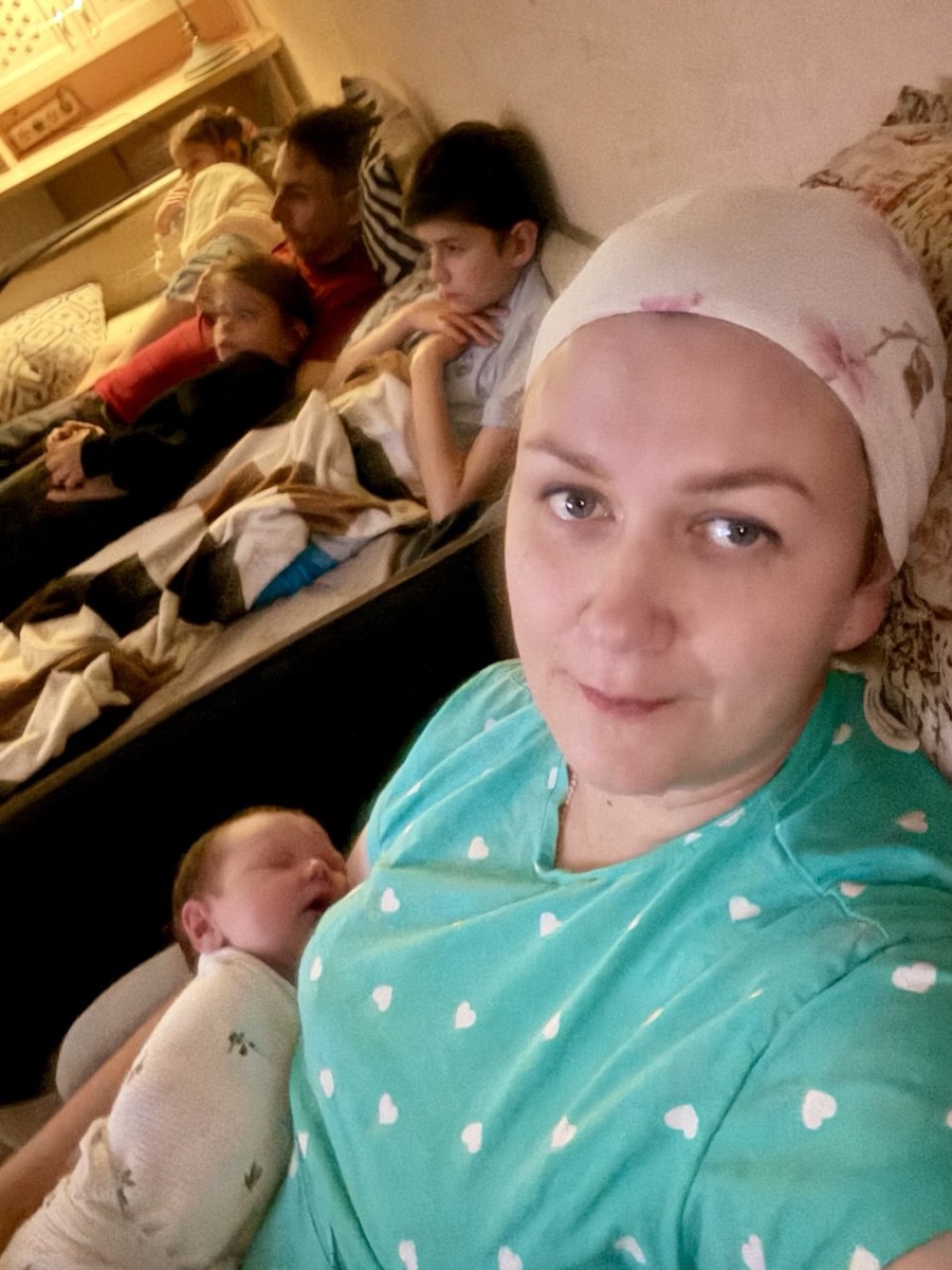 Так с виду и не скажешь, что истеричка, правда? Фоточки в ленте — умиротворённая многодетная мама