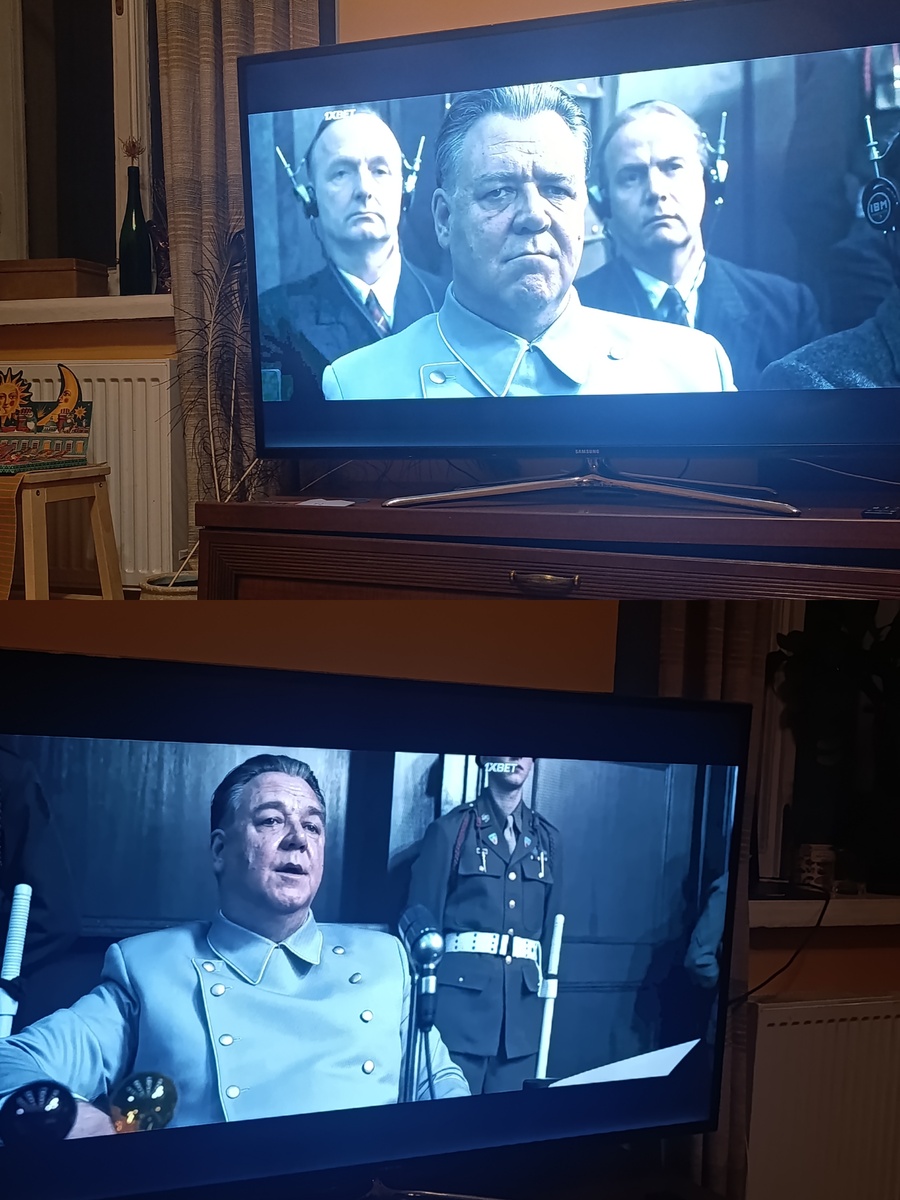 Коллаж автора. Дома у дочки смотрим кино. 