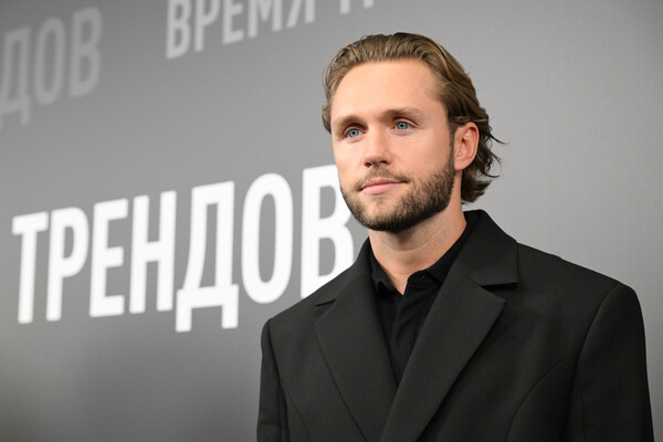 Певец Влад Соколовский на музыкальной премии «Жара Media Awards 2025» в концертном зале «Live Арена» в Московской области, 30 октября 2025 года / Екатерина Чеснокова/РИА Новости   📷