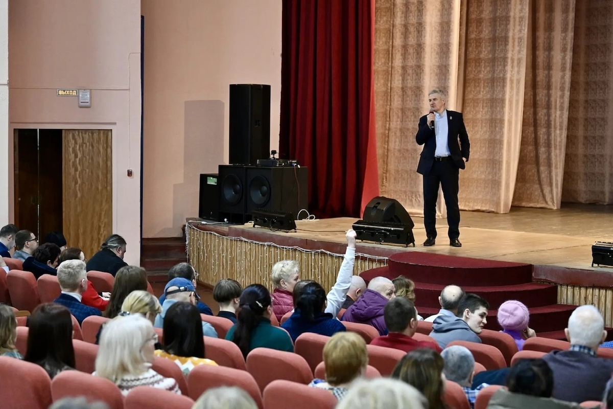 Глава Карелии А. Парфенчиков отвечает на вопросы жителей Кеми. 