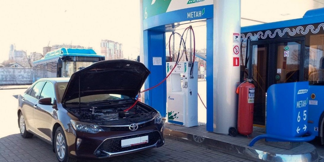 Бензин по 67 рублей, а газ по 31. Почему не все ставят ГБО? Разбираю, сколько реально можно сэкономить на ГБО при утильсборе в 2026 году