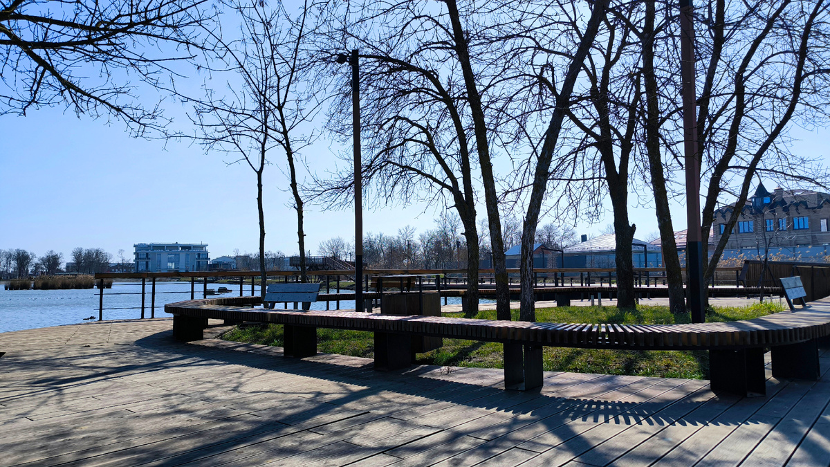 Приехала в Славянск-на Кубани без ожиданий и фотоаппарата, поэтому все фото в статье сняты на телефон. 