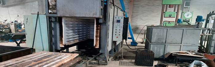 Термическая обработка углеродистых сталей, закалка и отпуск металла на заводе, отжиг стали цена, производство высокопрочного крепежа, услуги термообработки в Москве