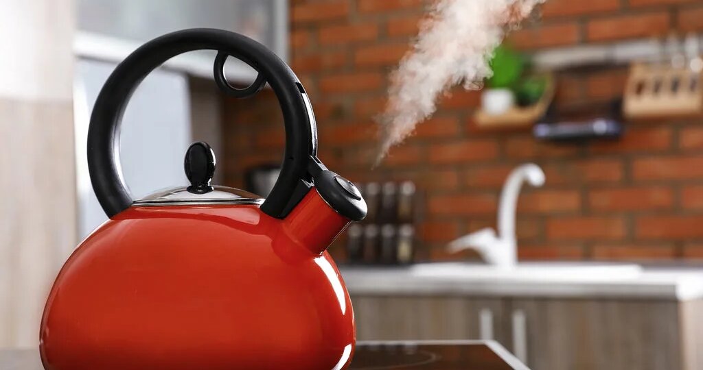 Кипяченая вода: польза или привычка? Что на самом деле происходит с водой после нагревания