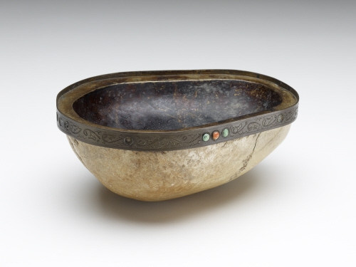 Тюркская ритуальная чаша из человеческого черепа.