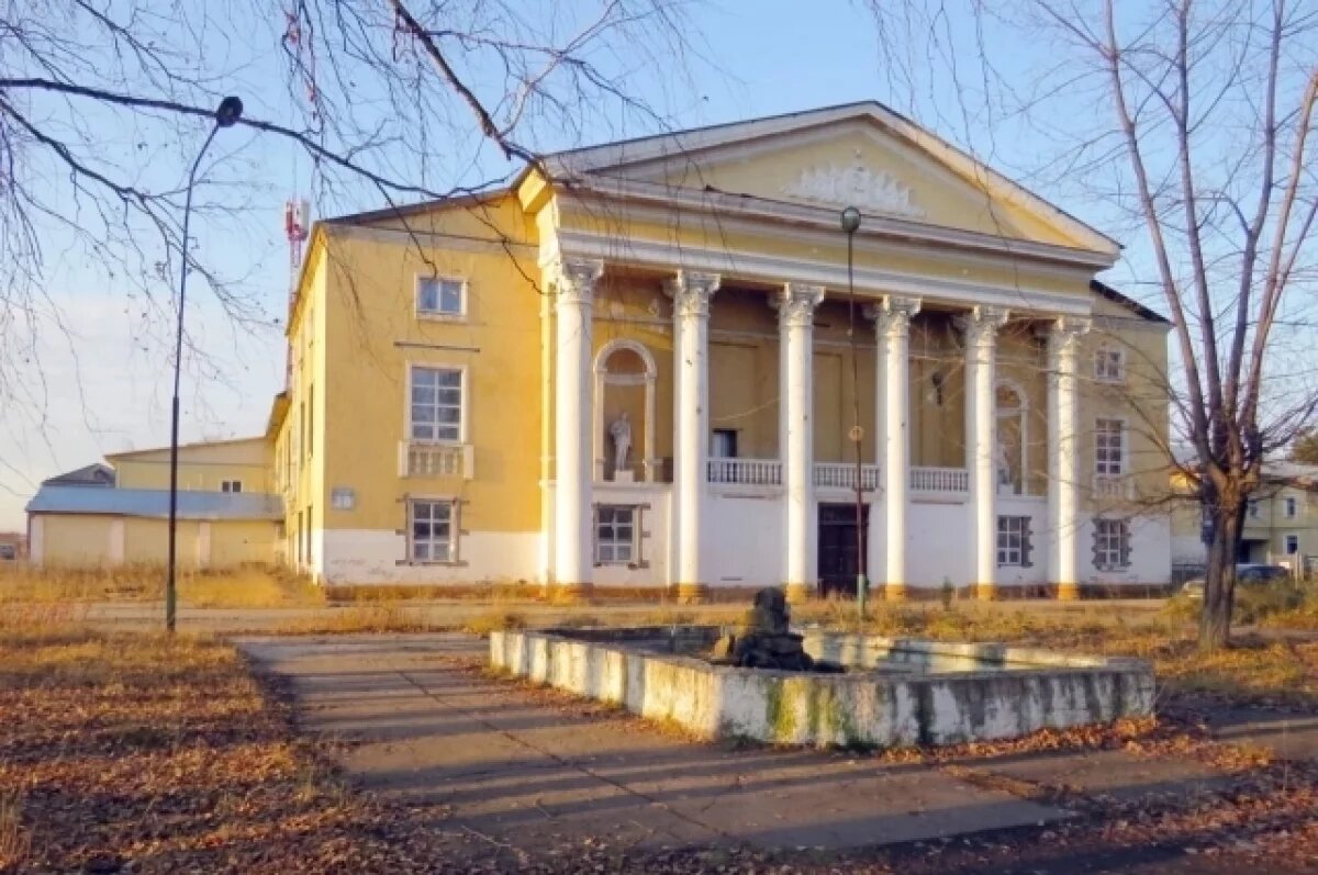    На реконструкцию Дома культуры должны были выделить 200 млн рублей.