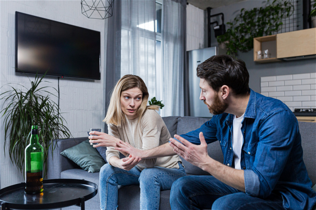  Если человек не ищет решения, не стоит это терпеть. Фото: envato elements.