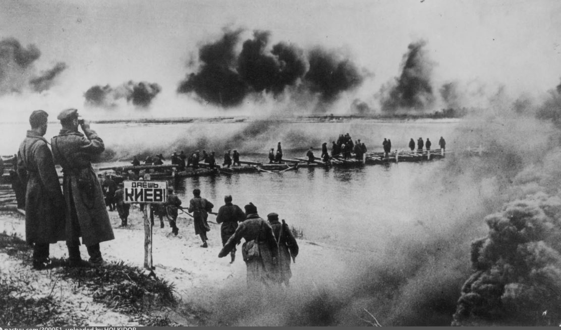 
6 ноября 1943 года дивизия во взаимодействии с другими соединениями фронта
освободила Киев.