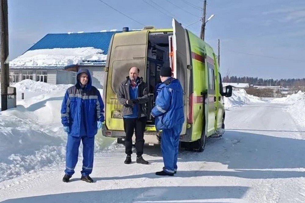 Спасатели приехали вовремя и откопали мальчишку. Фото: КП-Пермь