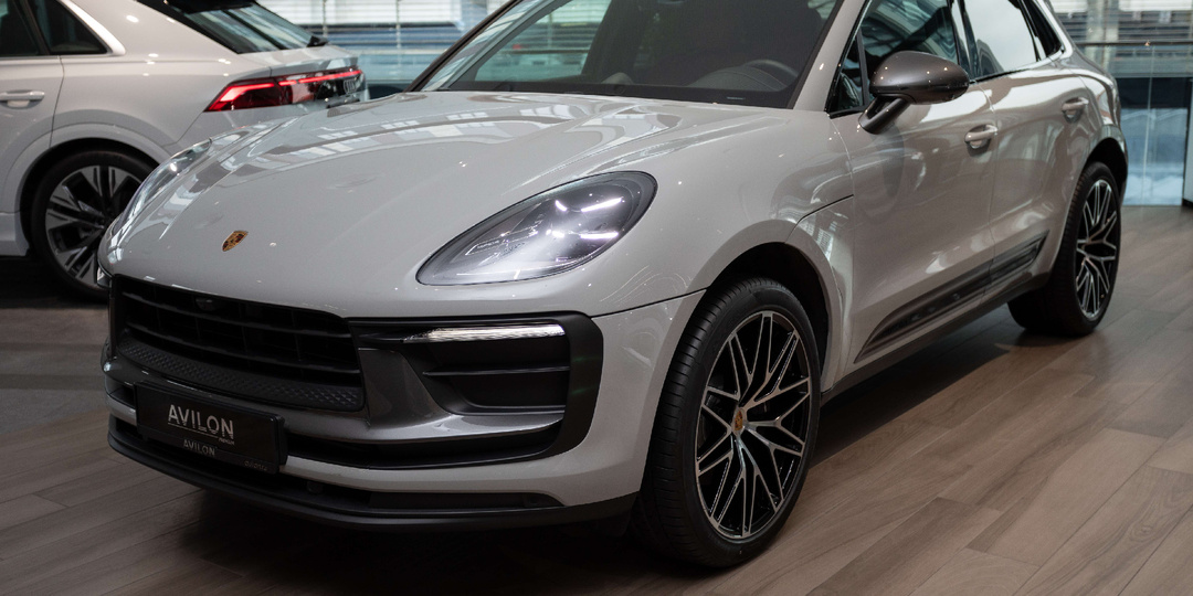 В АВИЛОН Легенда на Автозаводской появились Porsche Macan и Cayenne Coupe