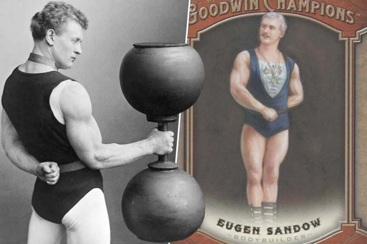 Евгений Сандов и афиша с его выступлением 