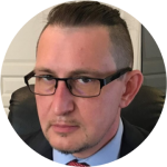 «Те­ку­щие со­бы­тия по­ка­зы­ва­ют, что Фе­до­ри­щев не на­ме­рен от­ка­зы­вать­ся от вы­бран­но­го кур­са. Как и пред­по­ла­га­лось, гла­ва ре­ги­о­на де­ла­ет став­ку на “ва­ря­гов” — управ­лен­цев, не свя­зан­ных с мест­ны­ми элит­ны­ми груп­па­ми. Это услож­нит про­цесс ко­ман­до­об­ра­зо­ва­ния, но поз­во­лит из­бе­жать по­вто­ре­ния кад­ро­вых оши­бок про­шло­го: но­вые чи­нов­ни­ки ори­ен­ти­ру­ют­ся на ин­те­ре­сы ре­ги­о­на, а не от­дель­ных кор­по­ра­ций, при этом со­кра­ща­ет­ся и чис­ло за­ме­сти­те­лей гу­бер­на­то­ра», — по­яс­нил экс­перт.