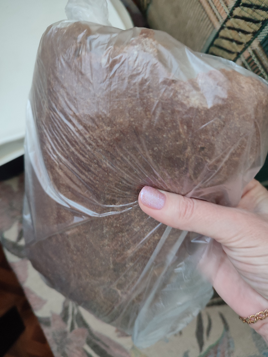 Домой хлебушек доехал не совсем целым😉