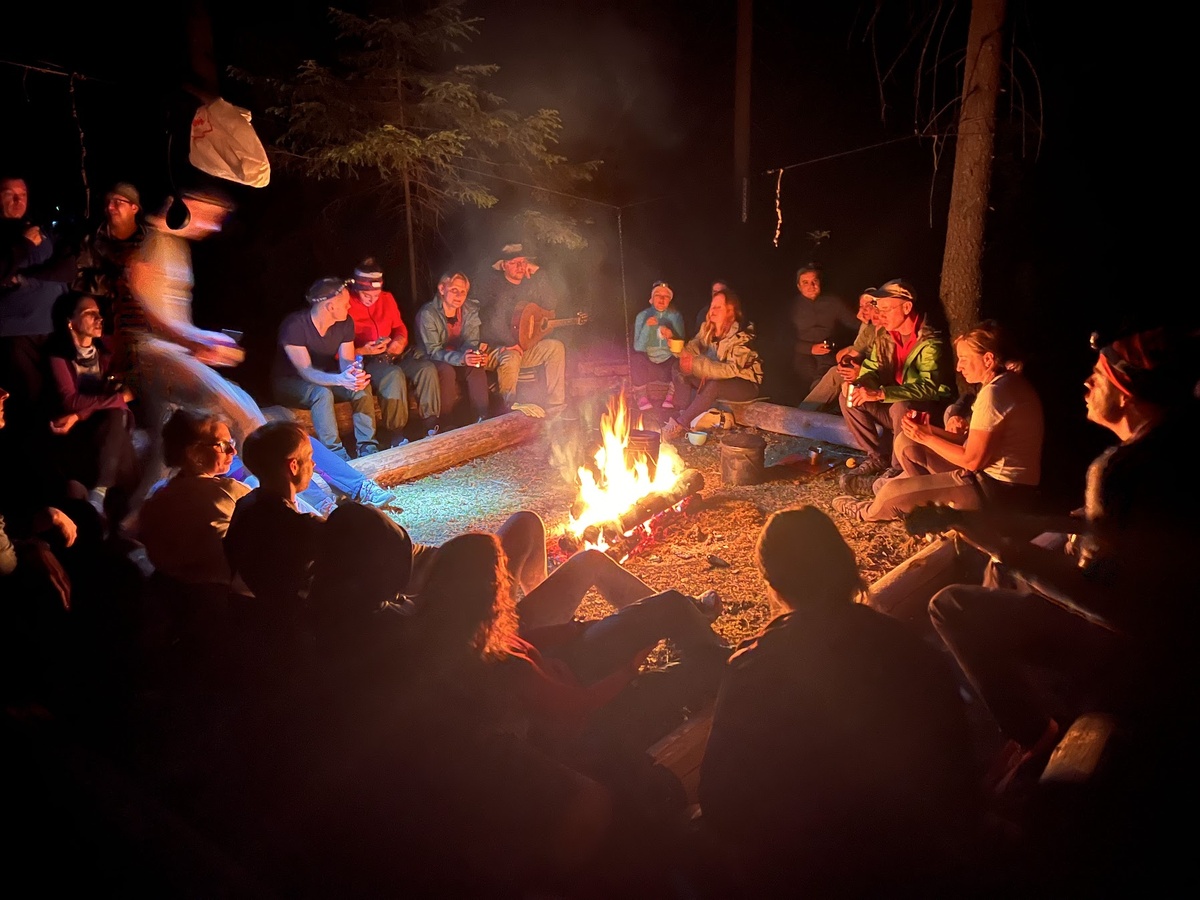 Большя руппа у костра