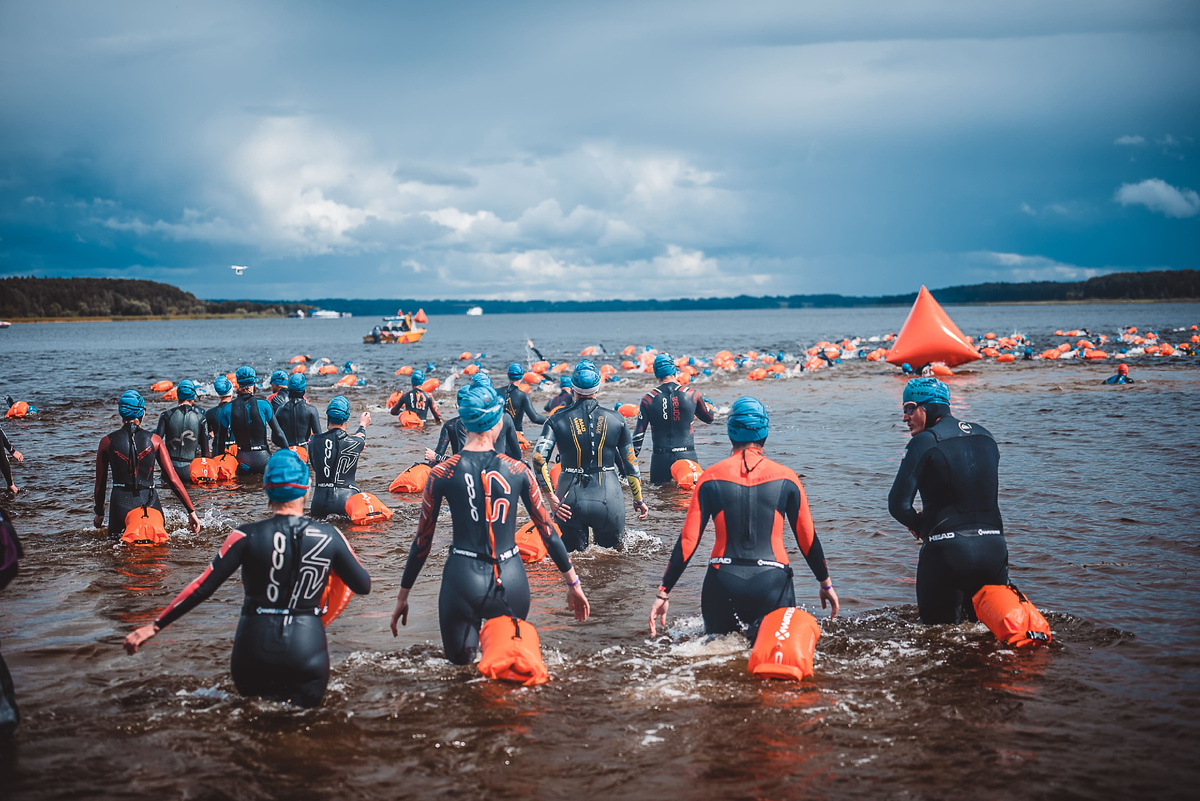 Старт заплыва на открытой воде