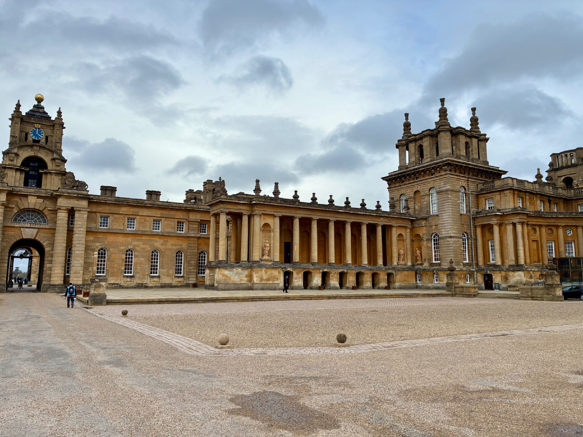 Главный двор Бленхеймского дворца с видом на восточное крыло. Фото из личного архива