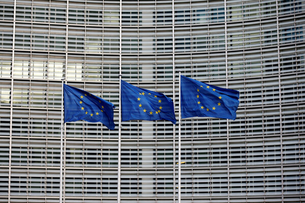 FILE PHOTO: European Union flags flutter outside the EU Commission headquarters in Brussels, Belgium, January 18, 2018. REUTERS/Francois Lenoir/File Photo / Francois Lenoir/Reuters   📷