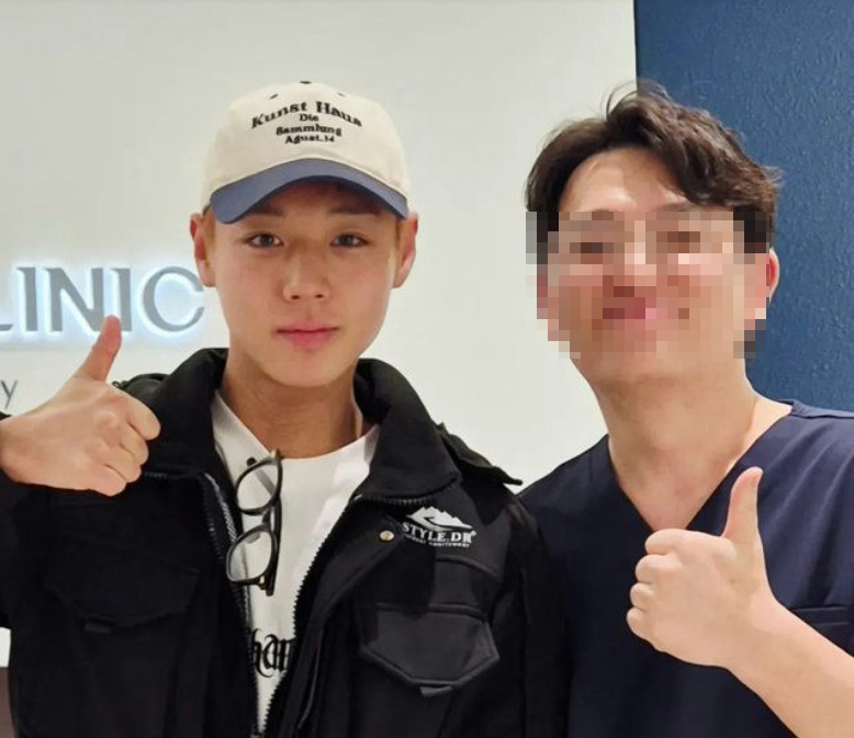 Корейский актер и айдол Пак Джихун.