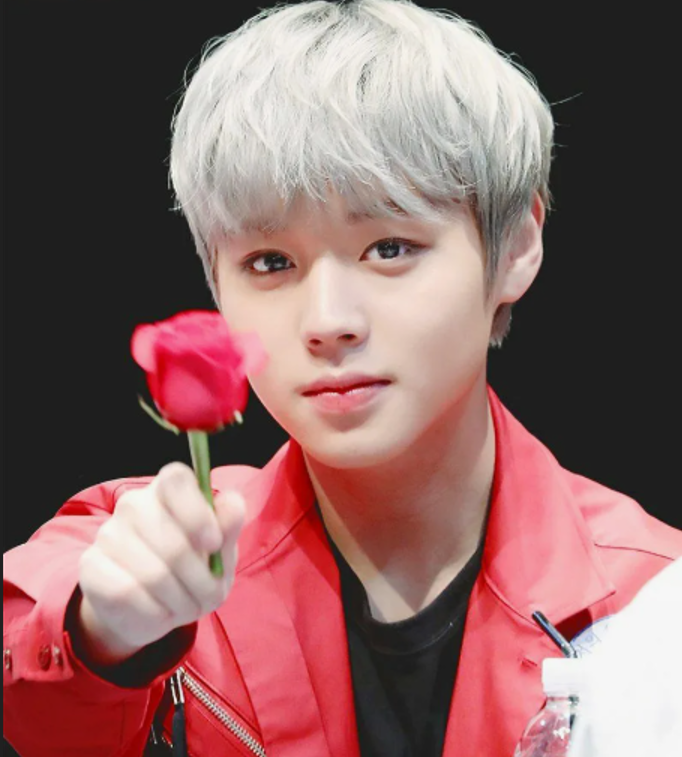 Корейский актер и айдол Пак Джихун.