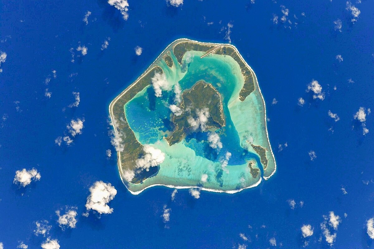 Маупити. Вид с космоса.